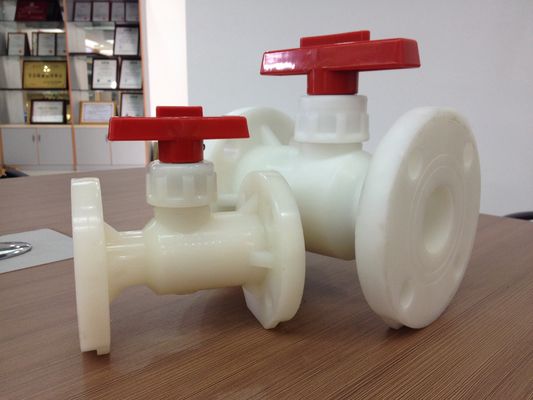 Plastic de flenskogelklep van PPH, DIN, ANS I, JIS-flensverbinding, DN15-DN300